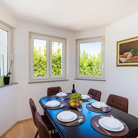 3 Bedroom Cozy In
