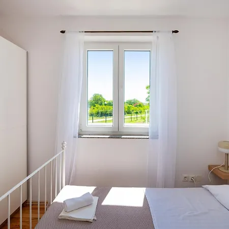 別荘 3 Bedroom Cozy In Briševo