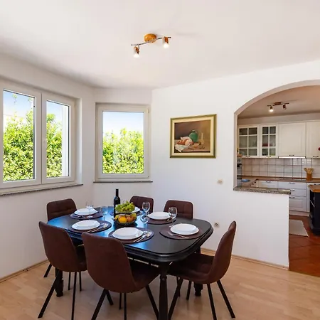 3 Bedroom Cozy In 別荘 Briševo
